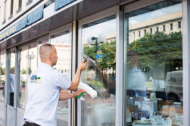 Nettoyage des vitres à petite, moyenne et grande hauteur